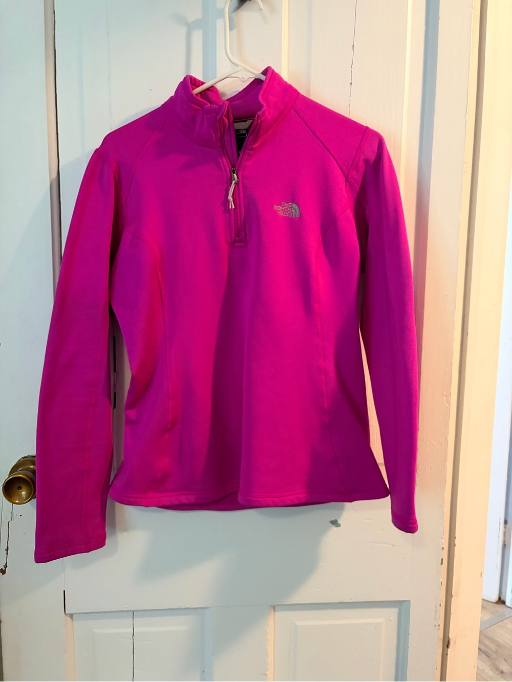 The North Face Women’s Vibrant Magenta Quarter-Zip Fleece